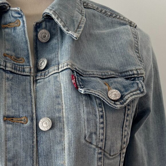 EUC Women's Levi's Trucker Jacket - Picture 6 of 9